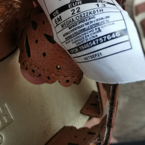 2/$20 Oshkosh B'gosh toddler girls sandals size 6 - Picture 4 of 4